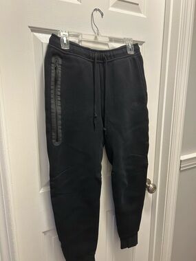 Nike Tech Men’s Black Jogger Sweatpants with Zipped Pocket